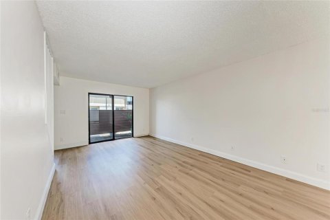 Condo in Sarasota, Florida, 3 bedrooms  № 1918622 - photo 9