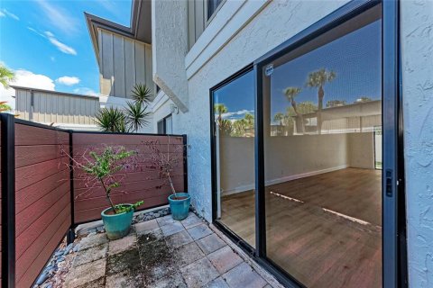 Condo in Sarasota, Florida, 3 bedrooms  № 1918622 - photo 4