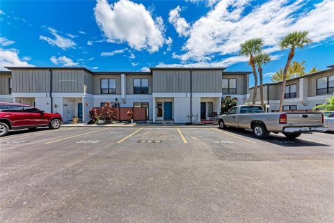 Condo in Sarasota, Florida, 3 bedrooms  № 1918622 - photo 2