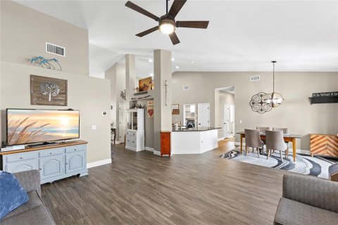 House in Valrico, Florida 4 bedrooms, 222.97 sq.m. № 2151358 - photo 8