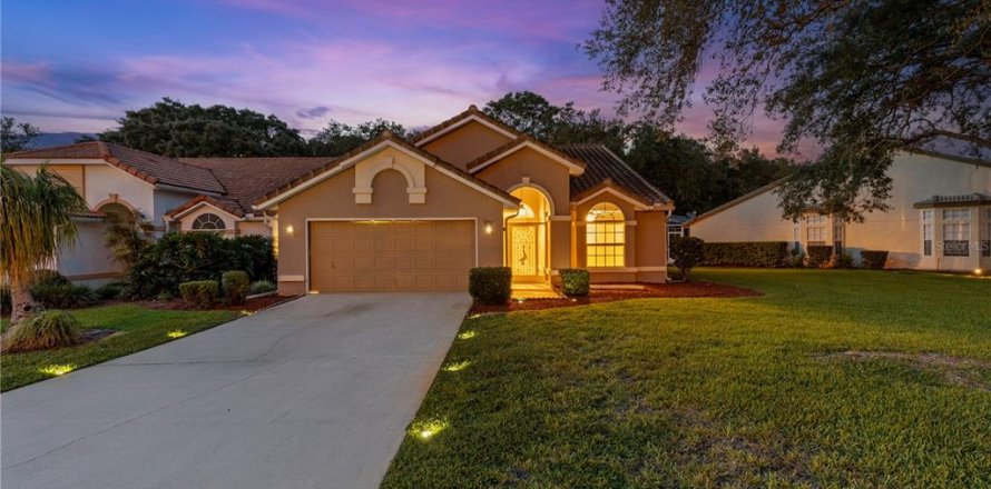House in Weeki Wachee, Florida 3 bedrooms, 153.29 sq.m. № 2334070
