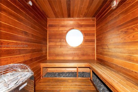 Condo in Miami Beach, Florida, 1 bedroom  № 1971776 - photo 26