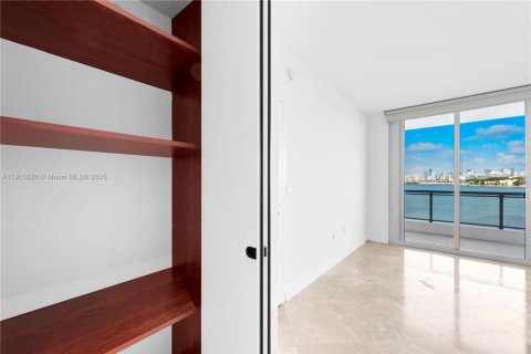 Condo in Miami Beach, Florida, 1 bedroom  № 1971776 - photo 22