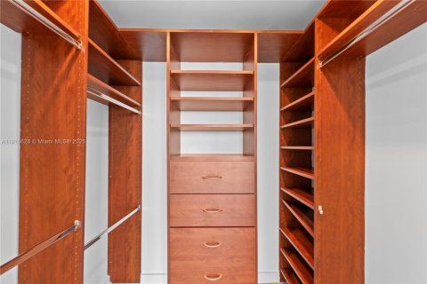 Condo in Miami Beach, Florida, 1 bedroom  № 1971776 - photo 21