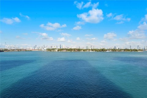 Condo in Miami Beach, Florida, 1 bedroom  № 1971776 - photo 12