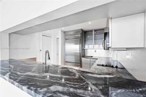 Condo in Miami Beach, Florida, 1 bedroom  № 1971776 - photo 10