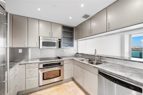 Condo in Miami Beach, Florida, 1 bedroom  № 1971776 - photo 8