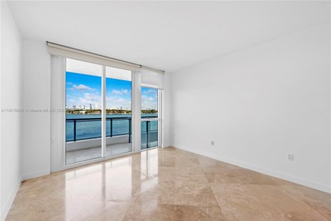 Condo in Miami Beach, Florida, 1 bedroom  № 1971776 - photo 18
