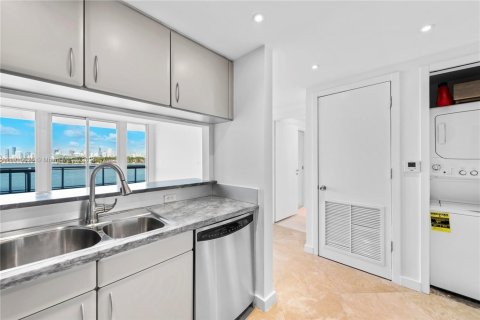 Condo in Miami Beach, Florida, 1 bedroom  № 1971776 - photo 13