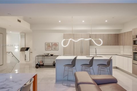 Touwnhouse à louer à Miami, Floride: 3 chambres, 207.73 m2 № 1998291 - photo 6