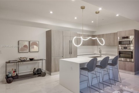 Touwnhouse à louer à Miami, Floride: 3 chambres, 207.73 m2 № 1998291 - photo 4