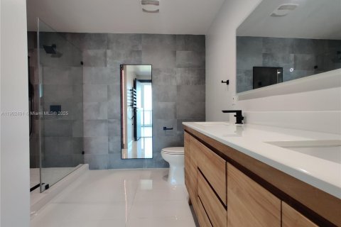 Condo in Miami, Florida, 1 bedroom  № 1953838 - photo 9