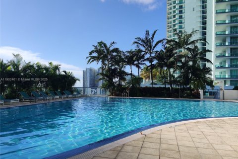Condo in Miami, Florida, 1 bedroom  № 1953838 - photo 18