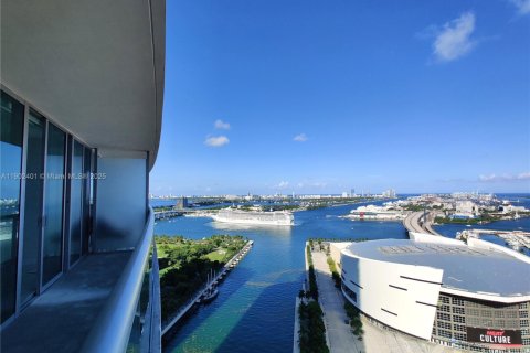 Condo in Miami, Florida, 1 bedroom  № 1953838 - photo 5