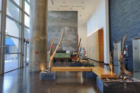 Condo in Miami, Florida, 1 bedroom  № 1953838 - photo 2