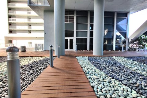 Condo in Miami, Florida, 1 bedroom  № 1953838 - photo 17