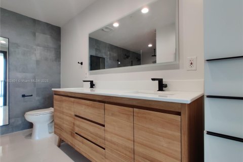 Condo in Miami, Florida, 1 bedroom  № 1953838 - photo 8