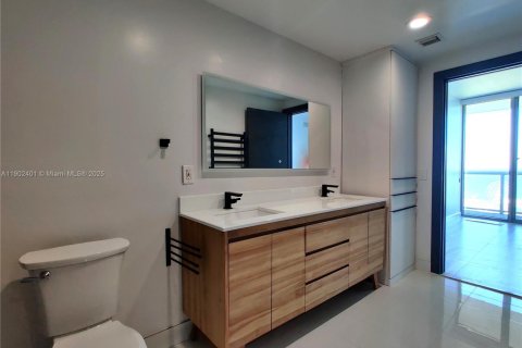 Condo in Miami, Florida, 1 bedroom  № 1953838 - photo 11