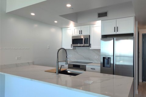 Condo in Miami, Florida, 1 bedroom  № 1953838 - photo 16
