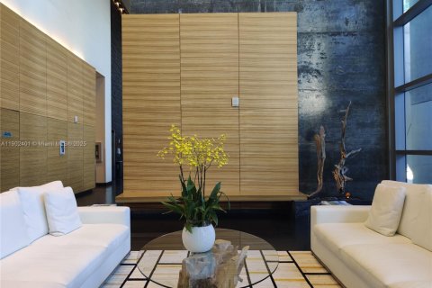 Condo in Miami, Florida, 1 bedroom  № 1953838 - photo 1