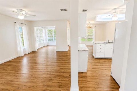 Copropriété à louer à Sarasota, Floride: 2 chambres, 108.97 m2 № 2094643 - photo 3