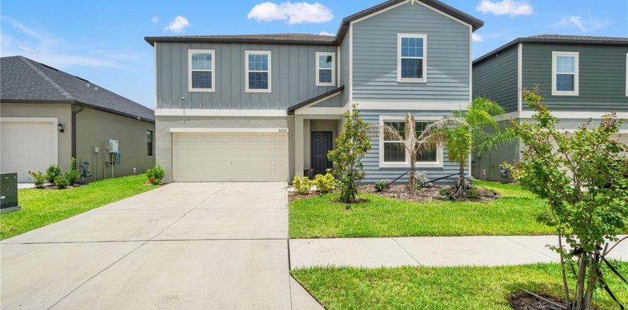 House in Land O' Lakes, Florida 6 bedrooms, 308.99 sq.m. № 2223739