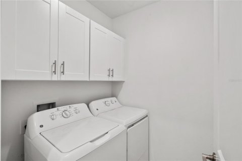 House in Land O' Lakes, Florida 6 bedrooms, 308.99 sq.m. № 2223739 - photo 15
