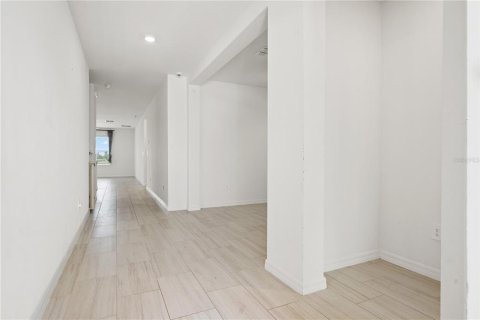 House in Land O' Lakes, Florida 6 bedrooms, 308.99 sq.m. № 2223739 - photo 4