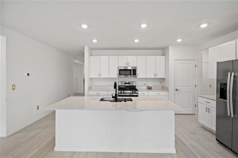 House in Land O' Lakes, Florida 6 bedrooms, 308.99 sq.m. № 2223739 - photo 9