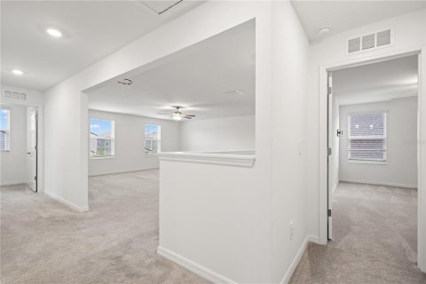 House in Land O' Lakes, Florida 6 bedrooms, 308.99 sq.m. № 2223739 - photo 18