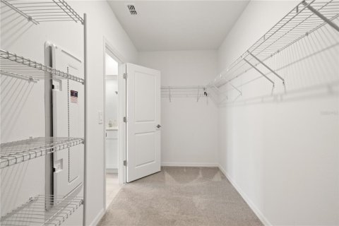 House in Land O' Lakes, Florida 6 bedrooms, 308.99 sq.m. № 2223739 - photo 28