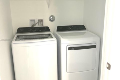 Villa ou maison à louer à St. Lucie, Floride: 2 chambres № 1995300 - photo 5