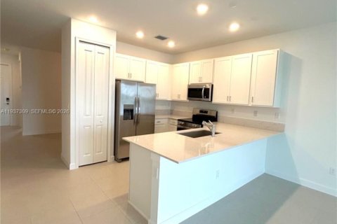 Villa ou maison à louer à St. Lucie, Floride: 2 chambres № 1995300 - photo 2