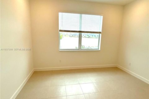 Villa ou maison à louer à St. Lucie, Floride: 2 chambres № 1995300 - photo 3