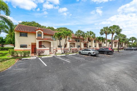 Condo in Deerfield Beach, Florida, 2 bedrooms  № 2252869 - photo 2