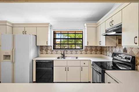 Condo in Deerfield Beach, Florida, 2 bedrooms  № 2252869 - photo 16