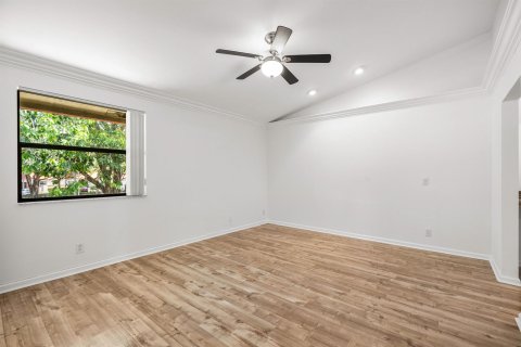 Condo in Deerfield Beach, Florida, 2 bedrooms  № 2252869 - photo 24