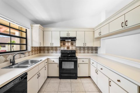 Condo in Deerfield Beach, Florida, 2 bedrooms  № 2252869 - photo 14