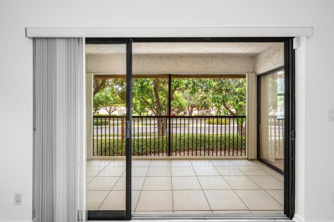 Condo in Deerfield Beach, Florida, 2 bedrooms  № 2252869 - photo 25