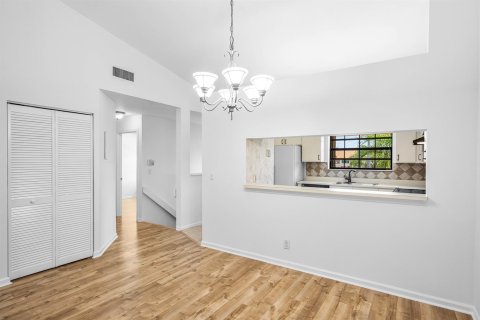 Condo in Deerfield Beach, Florida, 2 bedrooms  № 2252869 - photo 11