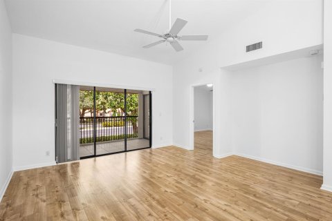 Condo in Deerfield Beach, Florida, 2 bedrooms  № 2252869 - photo 10