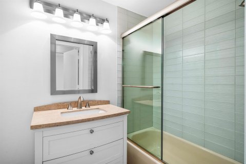 Condo in Deerfield Beach, Florida, 2 bedrooms  № 2252869 - photo 18