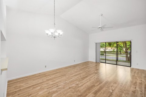 Condo in Deerfield Beach, Florida, 2 bedrooms  № 2252869 - photo 12