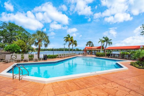 Condo in Deerfield Beach, Florida, 2 bedrooms  № 2252869 - photo 30