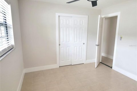 House in Saint Petersburg, Florida 3 bedrooms, 134.71 sq.m. № 2225282 - photo 18