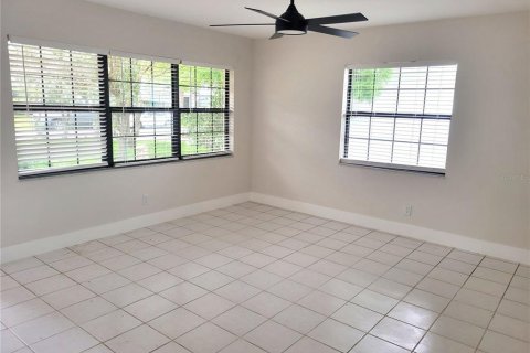 House in Saint Petersburg, Florida 3 bedrooms, 134.71 sq.m. № 2225282 - photo 6