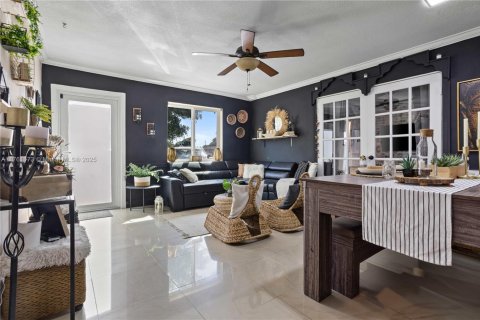 House in North Lauderdale, Florida 3 bedrooms, 125.42 sq.m. № 1728346 - photo 13