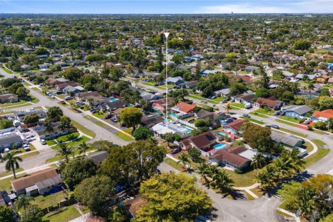 House in North Lauderdale, Florida 3 bedrooms, 125.42 sq.m. № 1728346 - photo 6