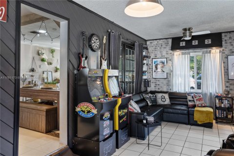 House in North Lauderdale, Florida 3 bedrooms, 125.42 sq.m. № 1728346 - photo 27