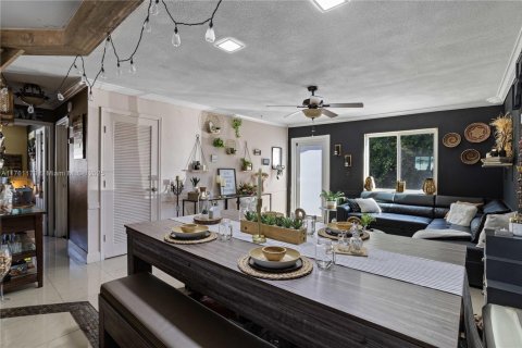 House in North Lauderdale, Florida 3 bedrooms, 125.42 sq.m. № 1728346 - photo 14